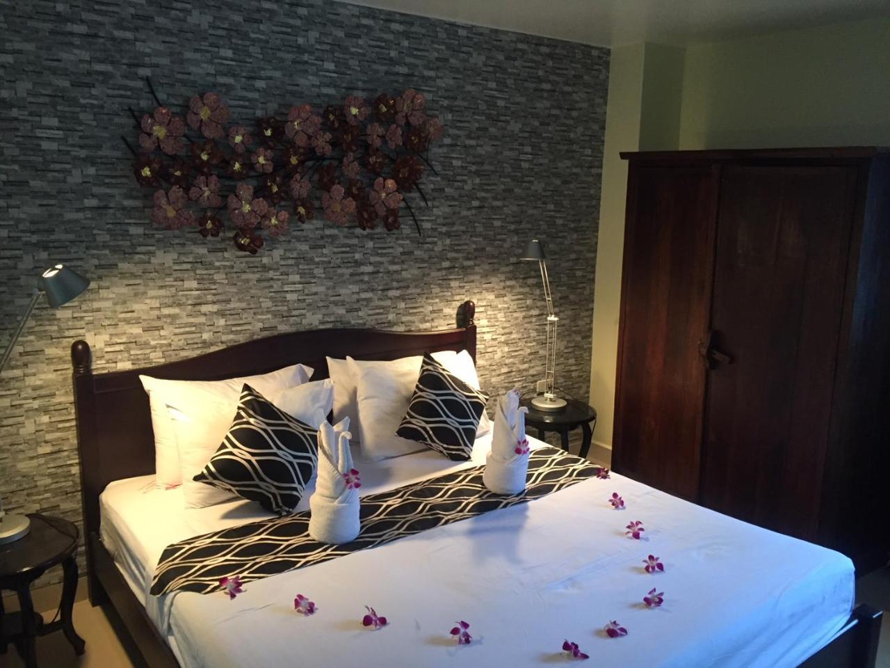 Fong Kaew And Baan Nang Fa Guesthouse Patong Exterior photo